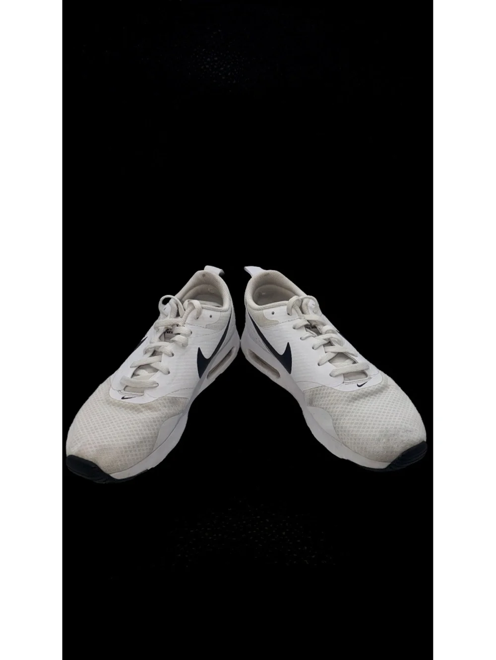 Nike Air White and Navy Running Shoes Size women’s 7.5